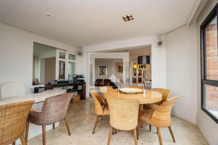 Sala 3 de apartamento à venda com 4 quartos, 235m² em Vila Suzana, São Paulo