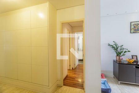 Corredor de apartamento à venda com 2 quartos, 123m² em Itaim Bibi, São Paulo