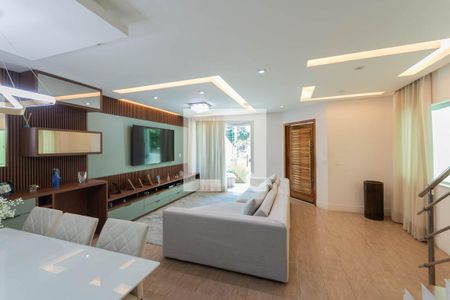 Sala de casa à venda com 4 quartos, 250m² em Grajaú, Rio de Janeiro