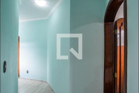Corredor de casa para alugar com 4 quartos, 401m² em Vila Cecilia Maria, Santo André