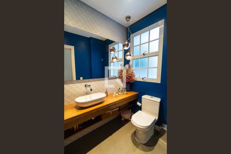 Lavabo de casa de condomínio à venda com 4 quartos, 356m² em Jardim Prudência, São Paulo