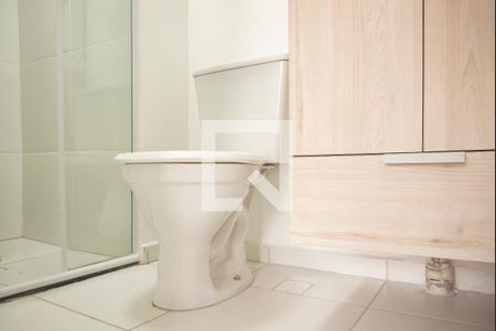 Banheiro de kitnet/studio para alugar com 1 quarto, 25m² em Chácara Inglesa, São Paulo