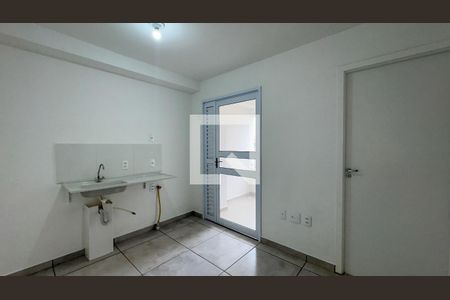 sala e cozinha de apartamento para alugar com 2 quartos, 28m² em Vila das Belezas, São Paulo