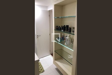 Banheiro de apartamento à venda com 3 quartos, 163m² em Barra Funda, São Paulo