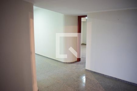 Corredor de apartamento para alugar com 5 quartos, 360m² em Centro, Ribeirão Preto