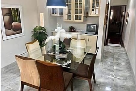 Casa à venda com 3 quartos, 224m² em Utinga, Santo André