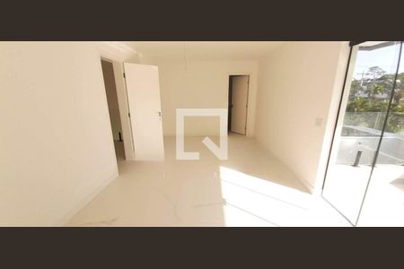 Casa à venda com 4 quartos, 250m² em Vargem Grande, Rio de Janeiro