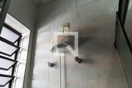 Banheiro Social de casa à venda com 2 quartos, 180m² em Água Branca, São Paulo