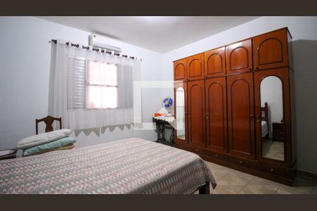 Quarto 1 da Casa 1 de casa à venda com 4 quartos, 230m² em Parque São Lucas, São Paulo