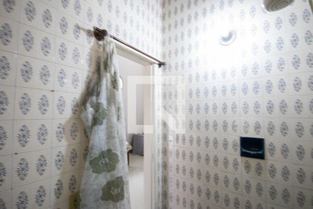 Banheiro da Suíte de casa de condomínio para alugar com 3 quartos, 438m² em Jardim Ibiratiba, São Paulo