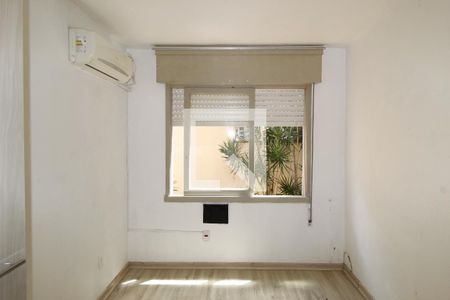 Quarto de apartamento para alugar com 1 quarto, 40m² em Jardim do Salso, Porto Alegre