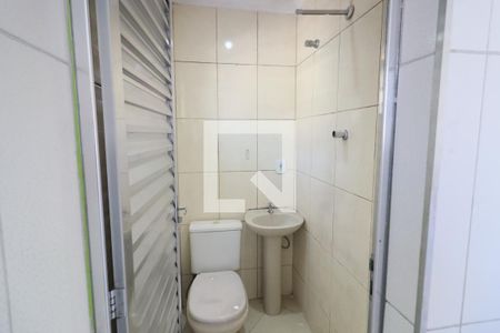 Casa 1 - Banheiro de casa para alugar com 3 quartos, 70m² em Bandeiras, Osasco