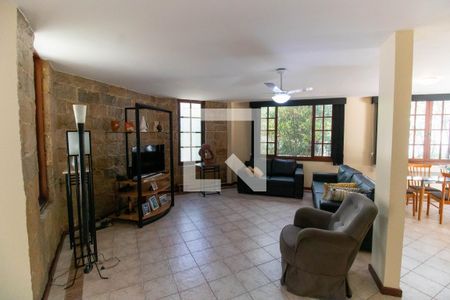 Sala 2 de casa de condomínio para alugar com 5 quartos, 350m² em Itacoatiara, Niterói