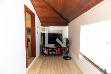 Sala de casa de condomínio para alugar com 5 quartos, 350m² em Itacoatiara, Niterói