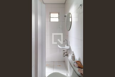 Banheiro de Serviço de casa à venda com 2 quartos, 100m² em Jardim Cordeiro, São Paulo