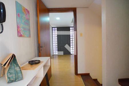 Corredor  de casa à venda com 3 quartos, 260m² em Jardim Itu, Porto Alegre