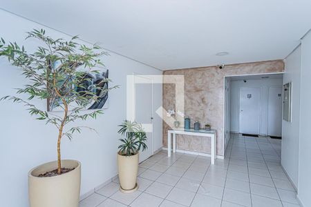 Hall de entrada de apartamento à venda com 3 quartos, 64m² em Parque Maria Domitila, São Paulo