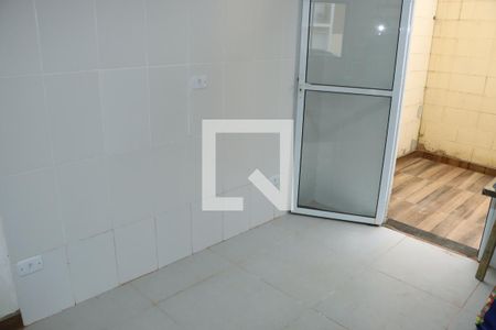 Sala/Cozinha de casa de condomínio para alugar com 2 quartos, 47m² em Chácara Ondas Verdes, Cotia