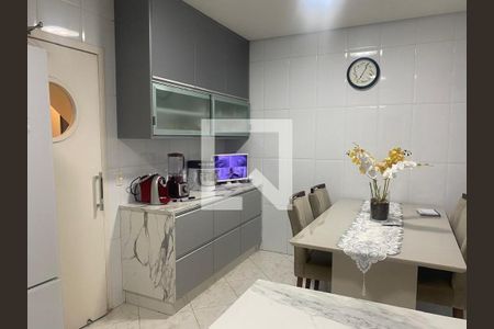 Casa à venda com 4 quartos, 300m² em Vila Santa Clara, São Paulo