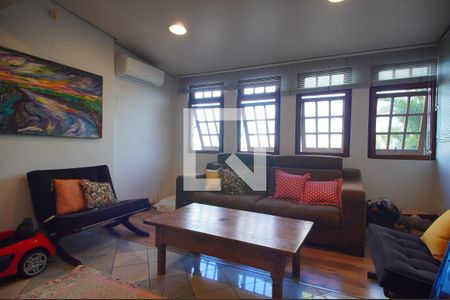 Sala 2 de casa para alugar com 6 quartos, 493m² em Rincão, Novo Hamburgo