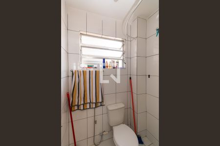 Banheiro de kitnet/studio para alugar com 1 quarto, 27m² em Liberdade, São Paulo