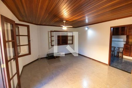 Sala de casa de condomínio para alugar com 3 quartos, 150m² em Itaipu, Niterói