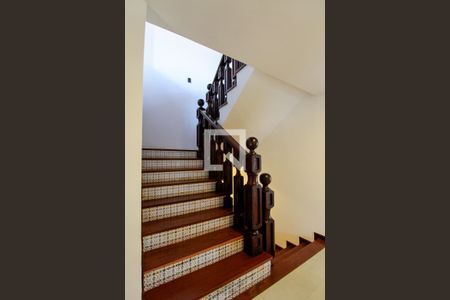 Escada de casa de condomínio à venda com 6 quartos, 750m² em Barra da Tijuca, Rio de Janeiro