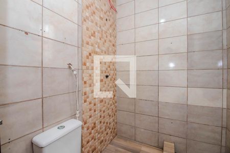 Banheiro de casa à venda com 2 quartos, 140m² em Floresta, Porto Alegre
