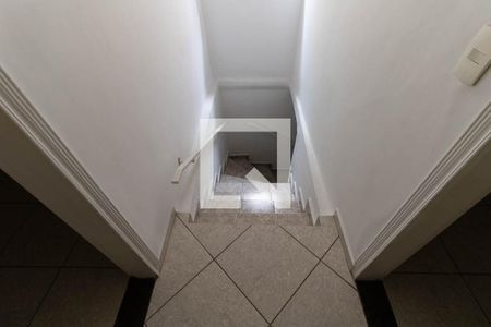 Escada de casa à venda com 4 quartos, 160m² em Parque Fongaro, São Paulo