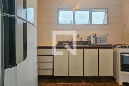 Cozinha de apartamento para alugar com 1 quarto, 67m² em Jardim Las Palmas, Guarujá