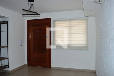 Sala de casa de condomínio para alugar com 2 quartos, 211m² em Parque Rincao, Cotia
