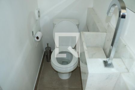 Lavabo de casa de condomínio para alugar com 2 quartos, 211m² em Parque Rincao, Cotia