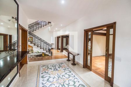 Sala de casa de condomínio para alugar com 5 quartos, 747m² em Alphaville, Santana de Parnaíba