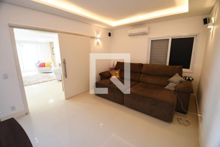 Sala de TV de casa de condomínio para alugar com 5 quartos, 620m² em Loteamento Alphaville Campinas, Campinas