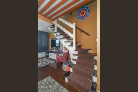 Escada de apartamento à venda com 3 quartos, 110m² em Passo D’areia, Porto Alegre