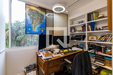 Quarto de apartamento para alugar com 4 quartos, 202m² em Vila Suzana, São Paulo