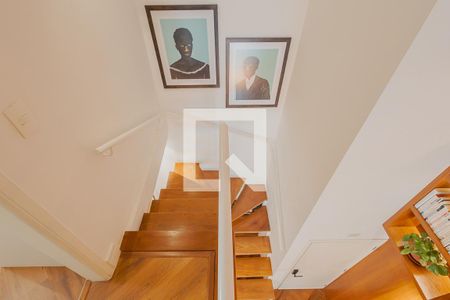 Escada de apartamento à venda com 2 quartos, 73m² em Pinheiros, São Paulo