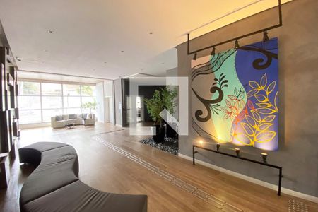 Hall de entrada de apartamento à venda com 2 quartos, 84m² em Pinheiros, São Paulo