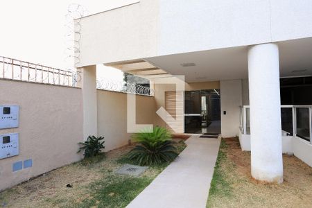 Entrada de apartamento à venda com 2 quartos, 70m² em Sagrada Família, Belo Horizonte