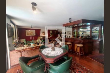 Casa à venda com 4 quartos, 420m² em Jardim Marajoara, São Paulo