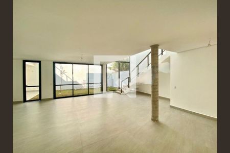 Casa à venda com 4 quartos, 310m² em Jardim Prudência, São Paulo