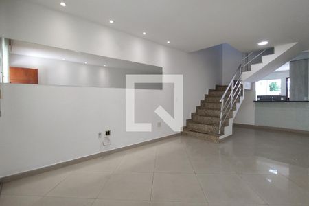 Sala de casa de condomínio à venda com 3 quartos, 230m² em Jacarepaguá, Rio de Janeiro