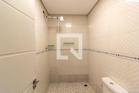 Banheiro de casa para alugar com 1 quarto, 60m² em Jardim Santo Antoninho, São Paulo