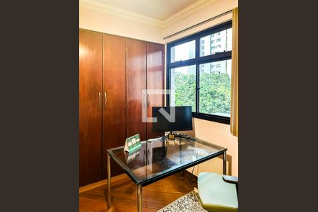 Quarto de apartamento à venda com 3 quartos, 80m² em Funcionários, Belo Horizonte