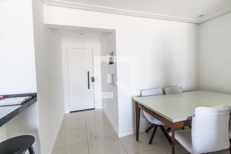 Sala de apartamento à venda com 2 quartos, 74m² em Jardim Tupanci, Barueri
