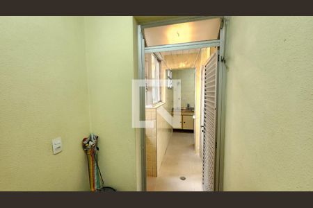 Quarto de Serviço de apartamento para alugar com 2 quartos, 66m² em Gonzaga, Santos
