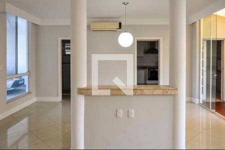 Sala de casa de condomínio para alugar com 5 quartos, 250m² em Hípica, Porto Alegre