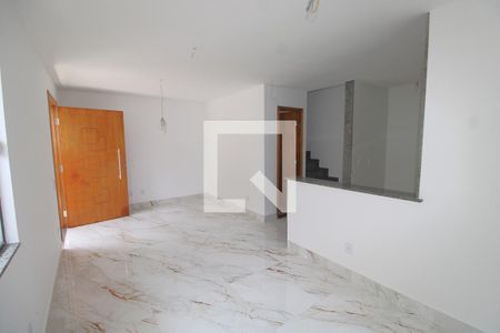 Sala de casa à venda com 3 quartos, 140m² em Taquara, Rio de Janeiro