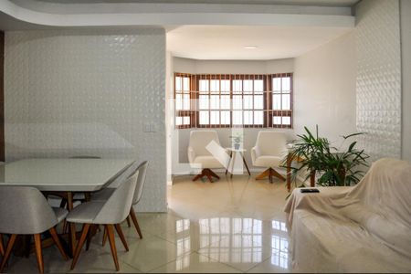 Sala de casa à venda com 3 quartos, 146m² em Hípica, Porto Alegre