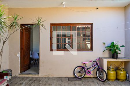 Quintal de casa à venda com 3 quartos, 146m² em Hípica, Porto Alegre